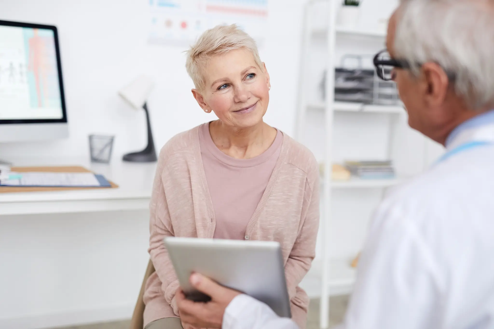 Consultation de santé pour femme avec un professionnel de la santé