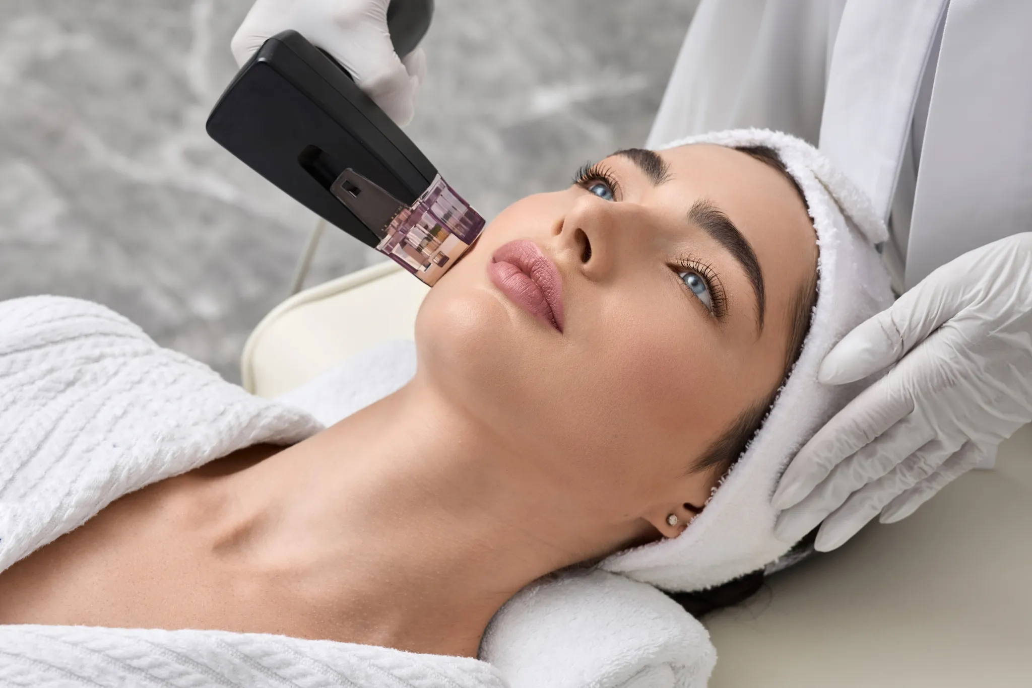 Soin du visage par radiofréquence en clinique
